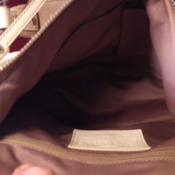 VGUC. Coach signature C canvas shoulder bag. - Picture 16 of 16